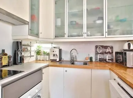 Typical Parisian Flat In Montmartre דירה *